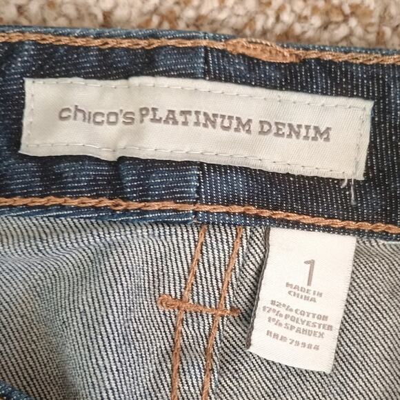 Chicos Jeans Womens Dark Wash Platinum Denim Ultimate Fit Capri Crop Size 1 US 8 - Picture 4 of 10